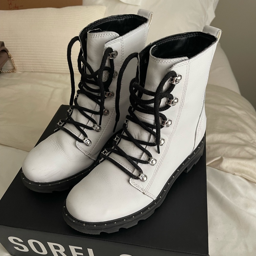 SOREL Lennox white boot